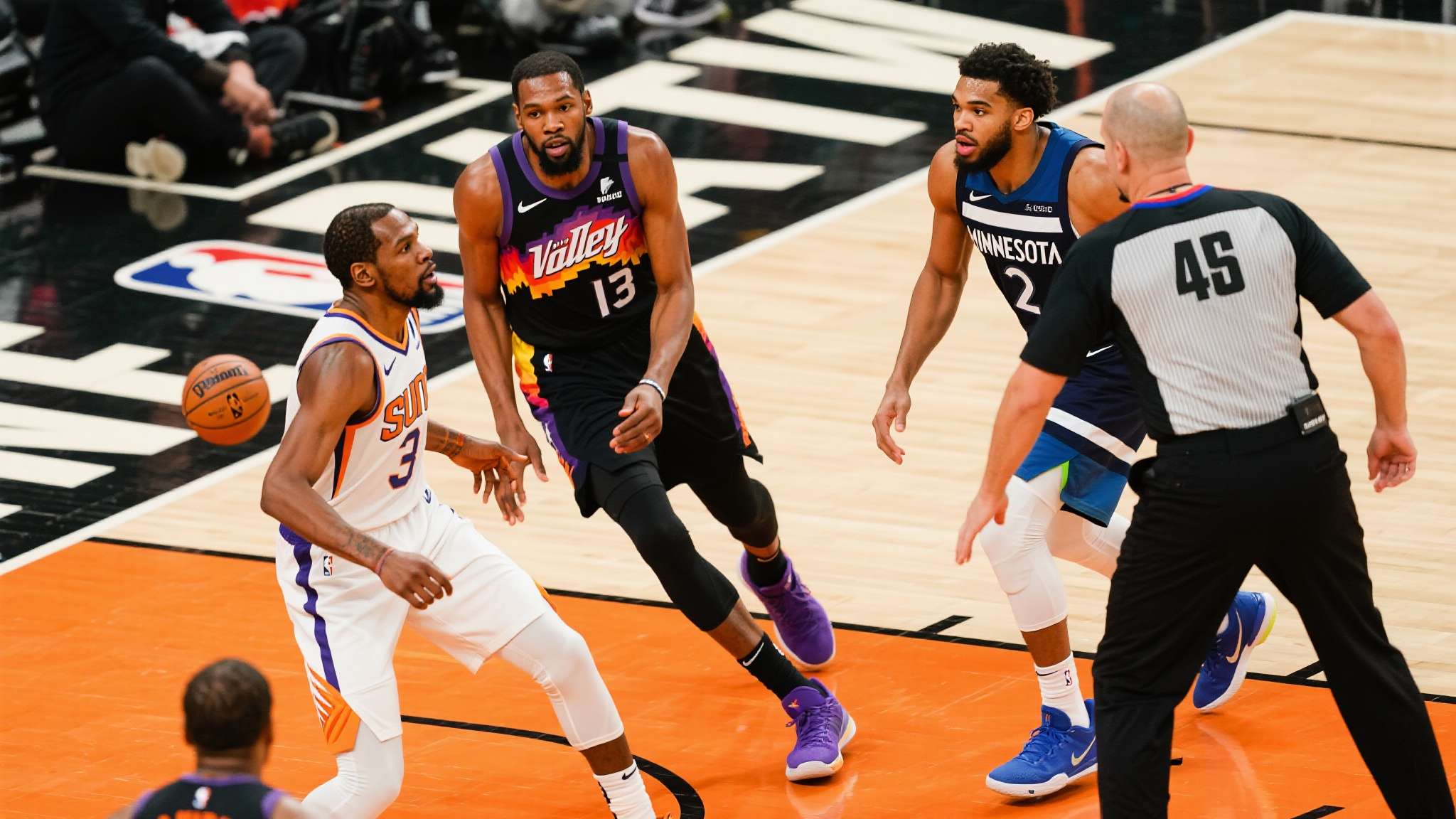 随着NBA每个赛季的激烈晋级，每场焦点之战都会成为外界热议的话题。而“火狼”对决